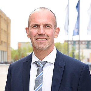 Prof_Uwe_Reuter_04_quad.jpg  