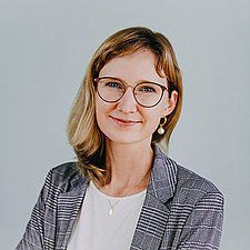 Linda_Schönborn_Profilfoto2022_400x400.jpg  