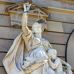 justitia-5341989_quadratisch.jpg  